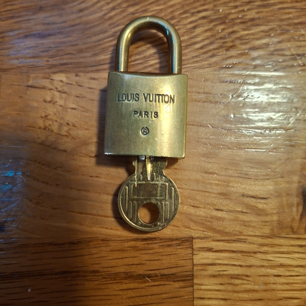 Rare Vintage Louis Vuitton Lock & Key #220 - Picture 3 of 8